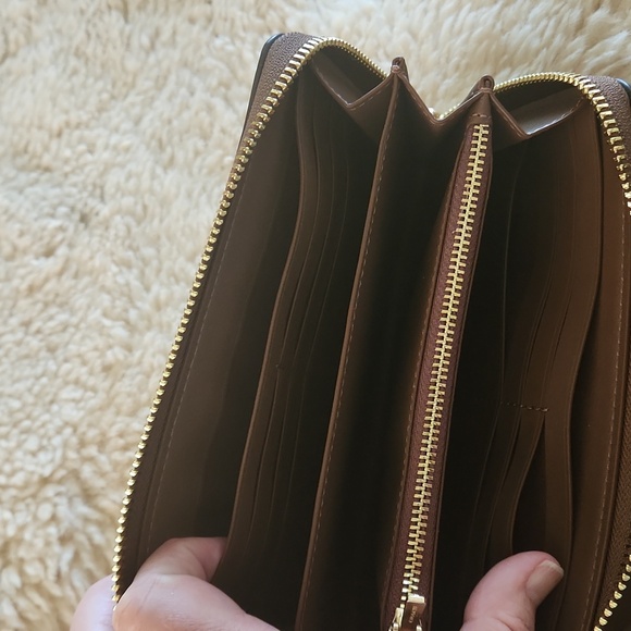 NWOT Coach Signature Wildflower Long Zippered Wallet/Wristlet 🤎🩷🌸🎁 - Picture 12 of 16